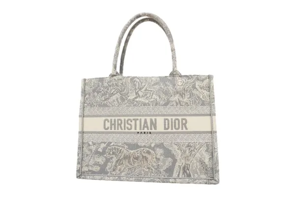 【保存版】ディオール ブックトートの偽物の見分け方