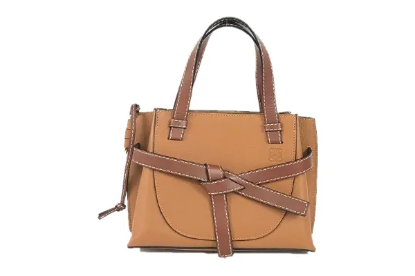 ロエベの人気アイテム紹介