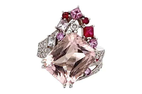 モルガナイトとは?特徴と基本情報【初心者向け解説】