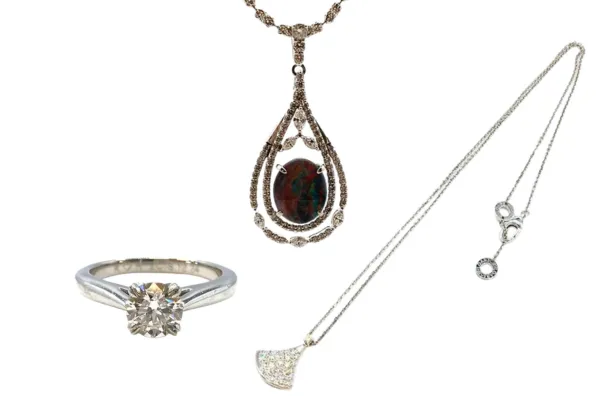 オパールとダイヤモンドを高く売るためのポイント