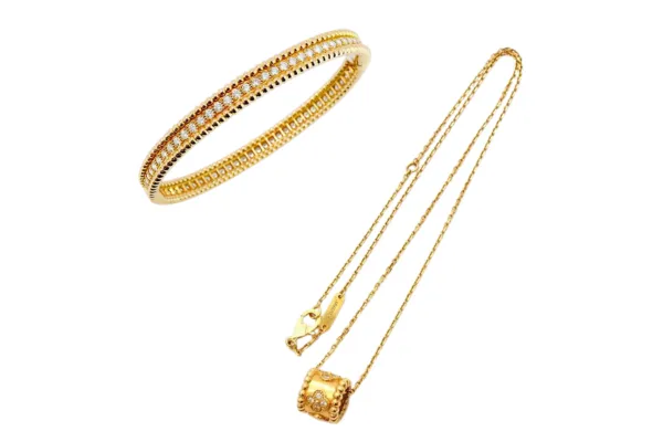 ペルレコレクションのネックレスやブレスレットも重ね付けOK