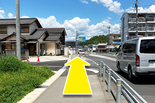 600m程進むと、左手にアクロスプラザ関店が見えて参りますので、左に曲がります。