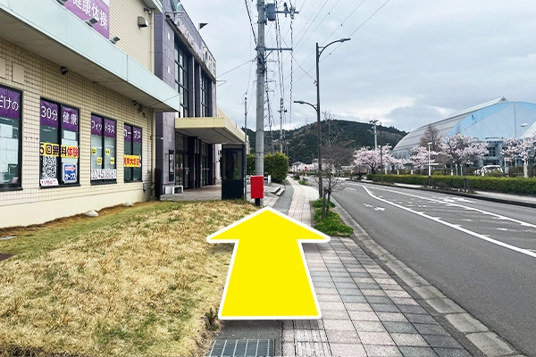 左手側にフォルテ様入口が見えて参ります。