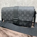 ルイ・ヴィトン Sケープ・メッセンジャー モノグラム・エクリプス
