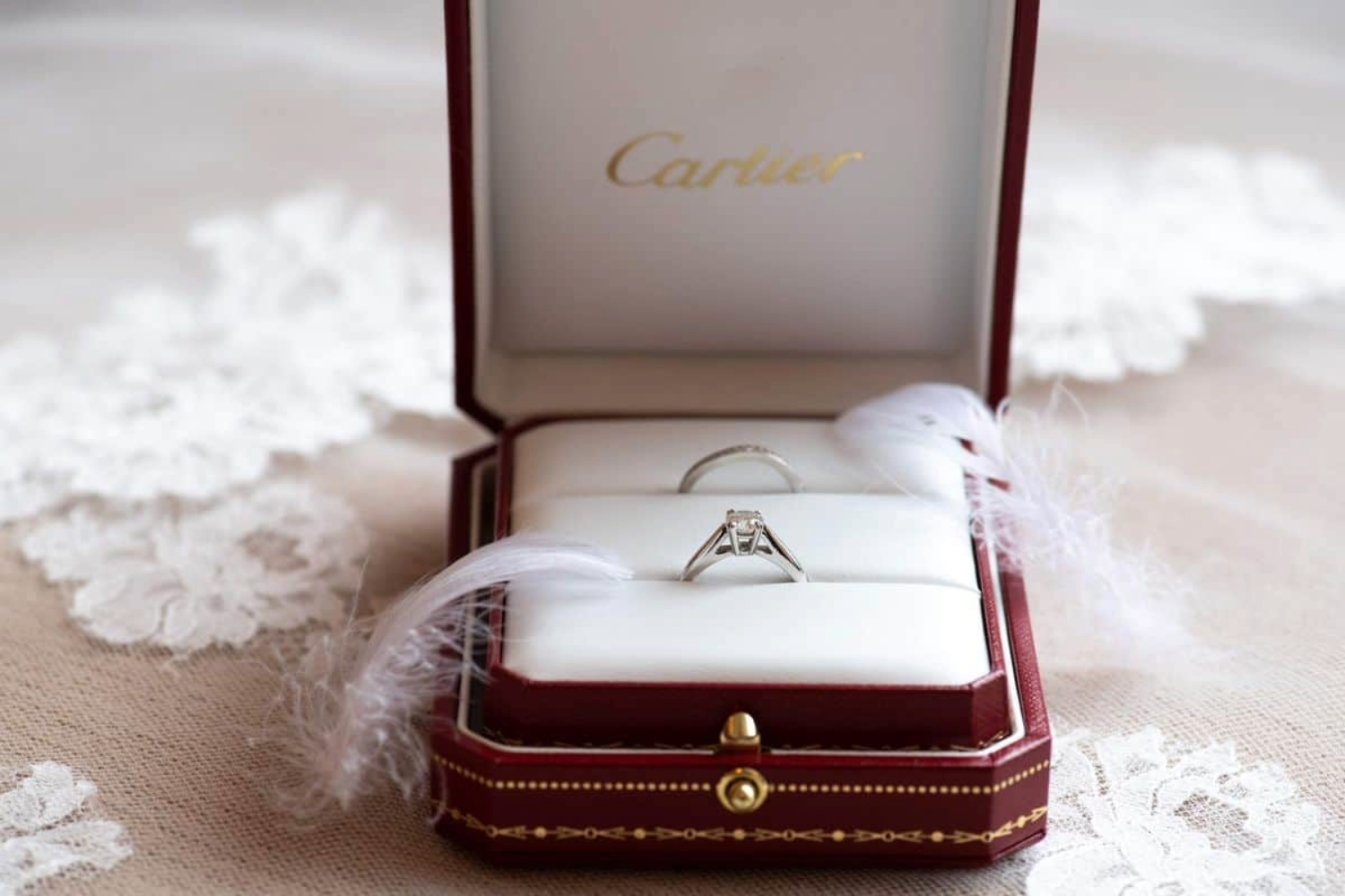 カルティエ　結婚指輪の値段相場と魅力を徹底解説｜他ブランドとの比較も