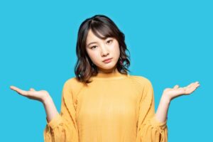 2択で悩む女性