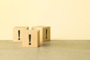 3つの!マーク木製ブロック