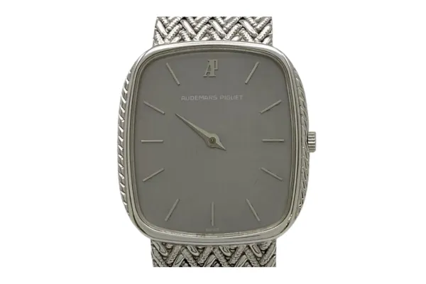 オーデマピゲを買うなら正規店か中古か？購入ルートとメリット比較