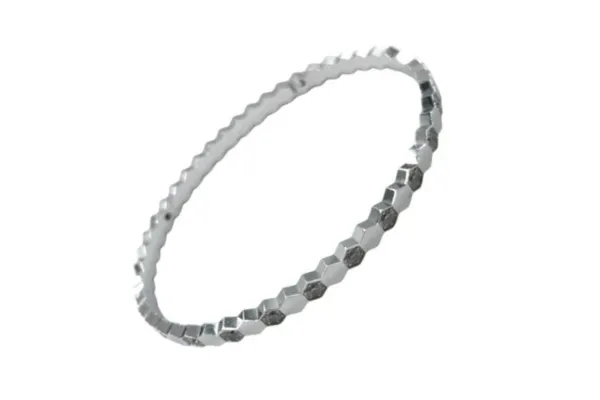 ショーメ ビーマイラブは何歳まで使える？年代別の着けこなしポイント