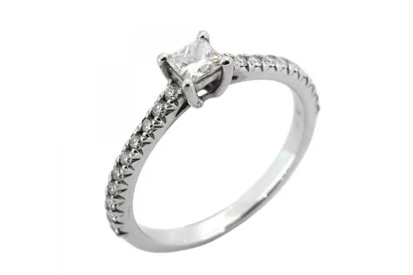 プリンセスカットの選び方と後悔しないポイント