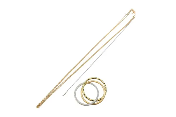 婚約ネックレスの相場・予算感と購入場所の選び方