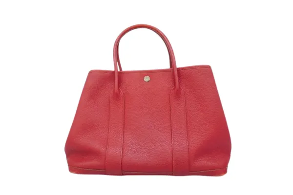 エルメスのキャンバストートは「古い」「ダサい」？実際の評判を検証