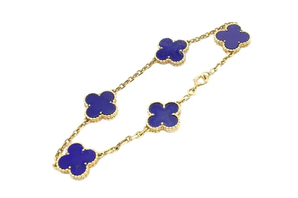 ラピスラズリを使ったブランドジュエリーの例