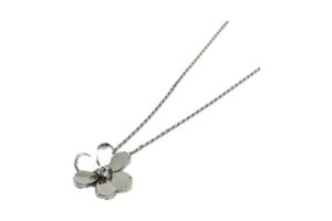 vancleef&arpels_Frivole pendant_WG