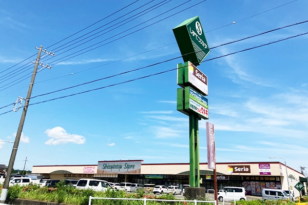 進んでいくと、しずてつストア菊川南店が見えます。