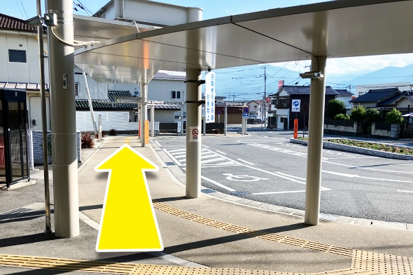 塩崎駅改札を出ます。