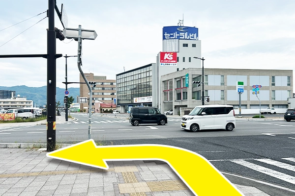K's電気が見える交差点の左を見るとラピタ本店が見えます。