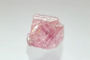 原石のピンクダイヤ