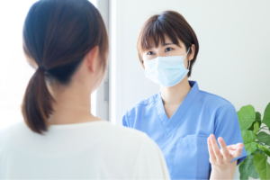 歯医者に相談する様子