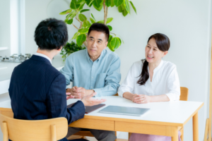業者が説明している様子