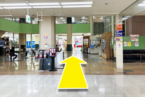 店内に入られましたら、真っ直ぐお進み下さい。