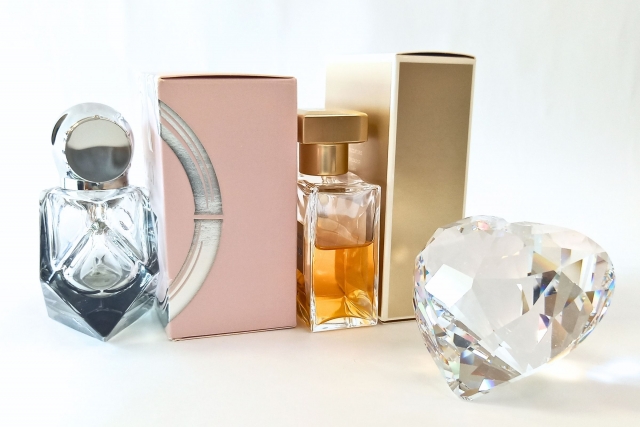 香水のレイヤリングテクニック｜複数の香りを組み合わせる方法