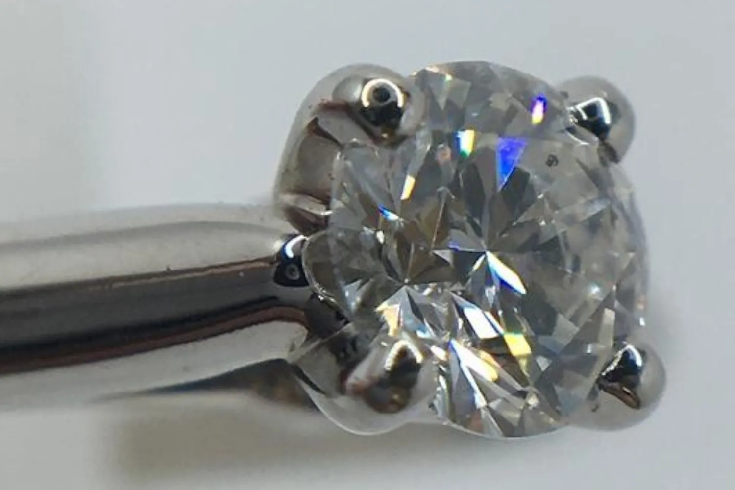 カルティエの婚約指輪「ソリテール1895」の値段は？相場と予算別の選び方を解説