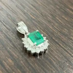 Pt900 エメラルド ネックレストップ