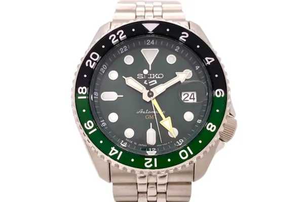 ムーブメント（内部機構）と厚みにも留意