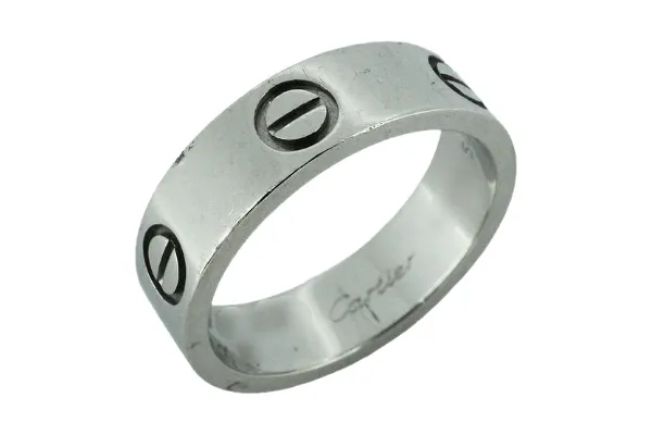 カルティエラブリングとは？愛のシンボルに込められた意味