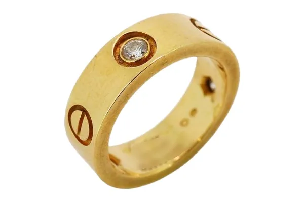 カルティエラブリングがダサいと言われる理由とは