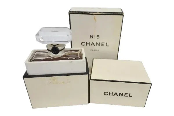 シャネルNo.5の香りを試す方法と購入前のチェックポイント