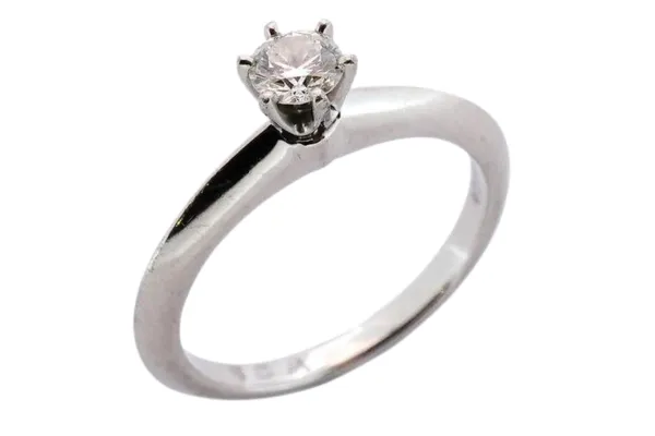 ダイヤモンドの歴史と文化的背景｜なぜ婚約指輪の定番になったのか