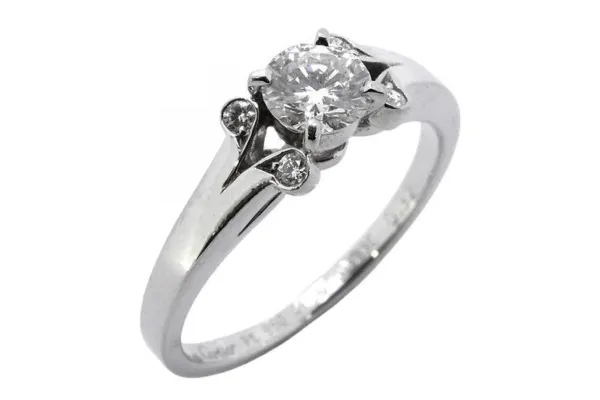 ダイヤモンドを長く美しく保つためのお手入れ方法