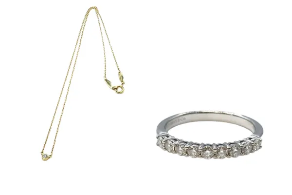 ダイヤモンドの蛍光性とは？価格や見た目への影響を解説