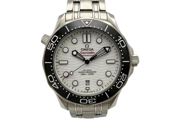 オメガの電池交換時期を知らせるサインの見分け方