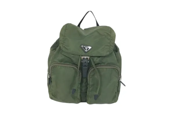 プラダのリュックは時代遅れなの？