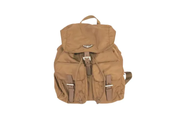 プラダのリュックが今も支持される理由