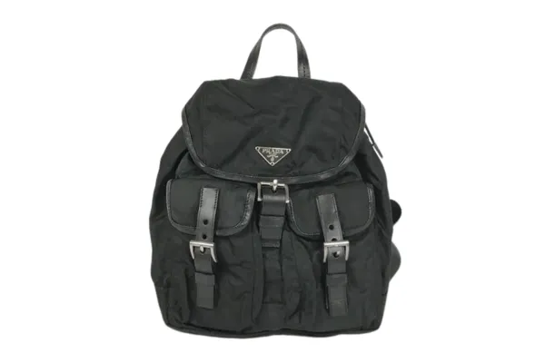 プラダのリュックは何歳まで使える？年代別の合わせ方