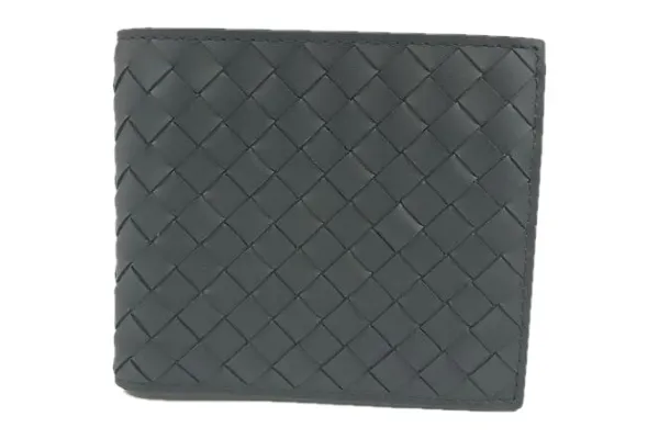 ボッテガヴェネタのメンズ財布が人気の理由とは？