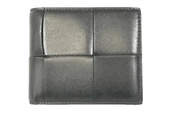 ボッテガヴェネタの財布は正規品？真贋を見分けるチェックポイント