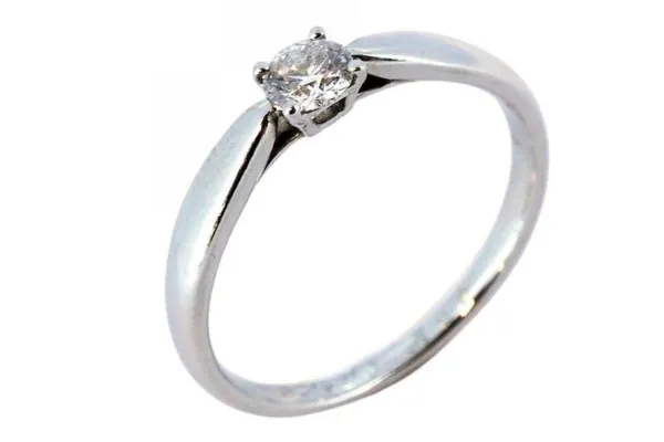 ティファニーの婚約・結婚指輪の価格相場｜いくらから買える？