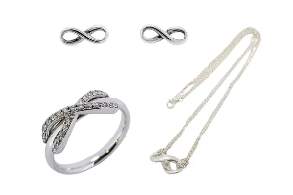 ダサく見せない！インフィニティの上品な着けこなし方