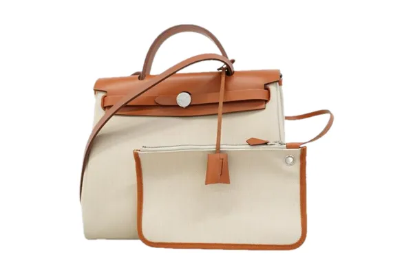 国内と海外でブランド品の価格差が生まれる理由