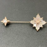 スワロフスキー ブローチ