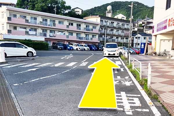そのまま直進すると、奥の入口が見えてきます。