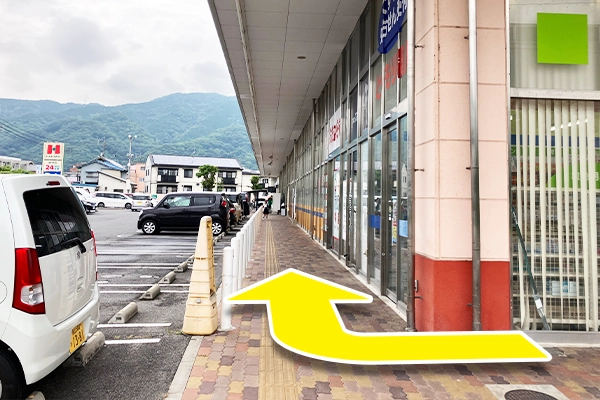 右折し施設側に進みます。