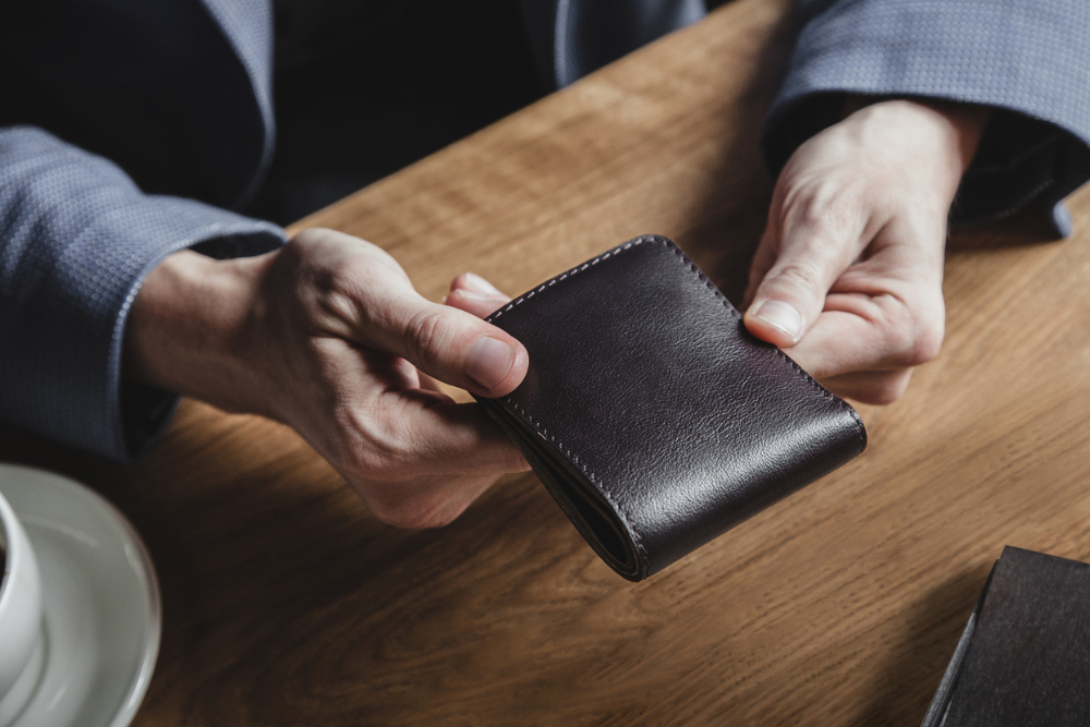 財布を買取に出すイメージ