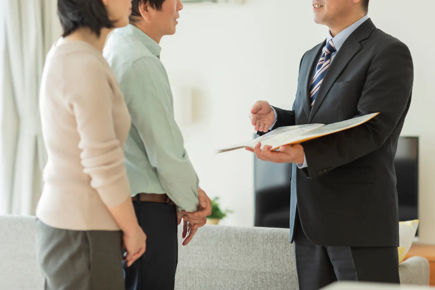 貴金属買取の訪問は怪しい？詐欺やトラブル例・クーリングオフ対応を解説