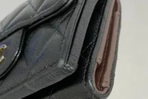 シャネル財布角